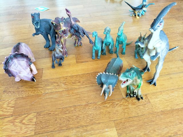 Dinosaurios de juguete para niños