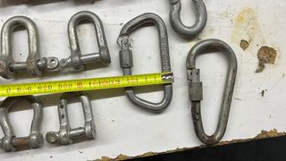 LOTE: Grilletes, Mosquetones, Pasadores.....