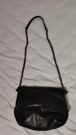 Bolso negro de piel de Zara