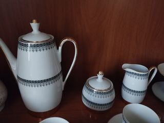 Juego de té blanco y azul