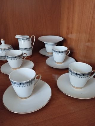 Juego de té blanco y azul