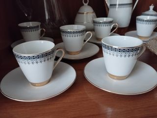Juego de té blanco y azul
