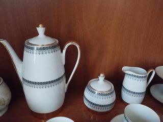 Juego de té blanco y azul