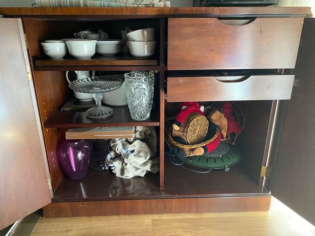 Mueble televisión estilo isabelino