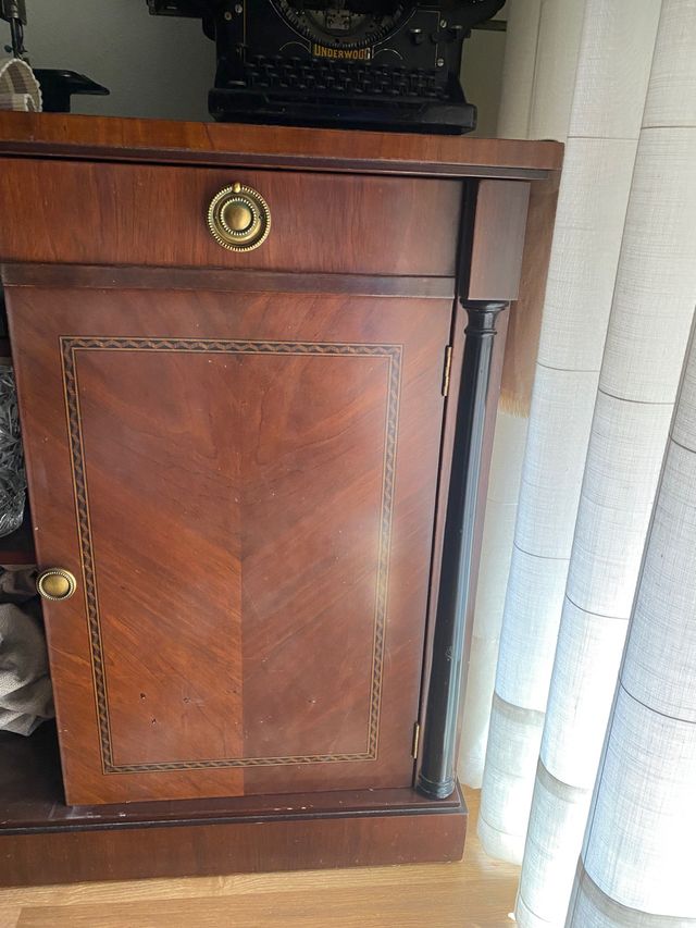 Mueble televisión estilo isabelino