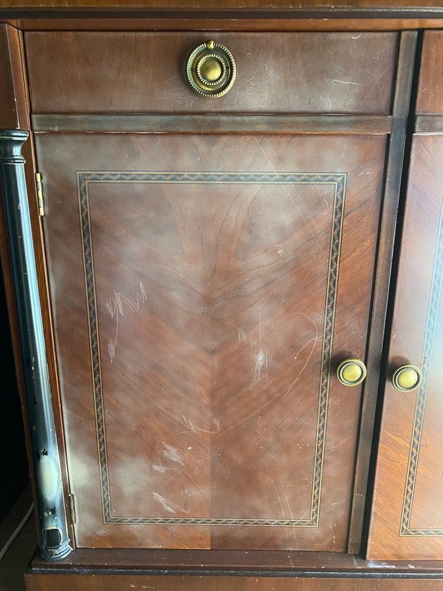 Mueble televisión estilo isabelino