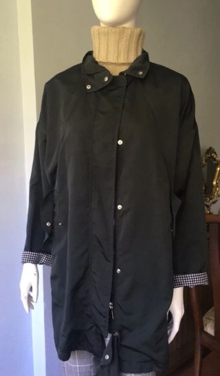 Gabardina negra de Zara