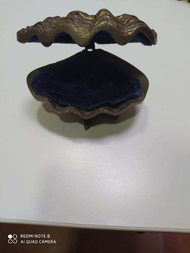 Figuras de bronce macizas