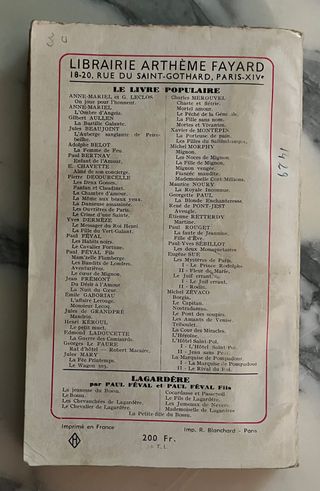 Antiguo libro aventuras frances