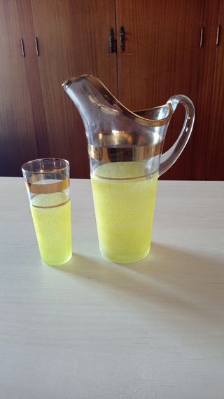 Jarra y 2 vasos de tubo