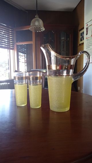 Jarra y 2 vasos de tubo