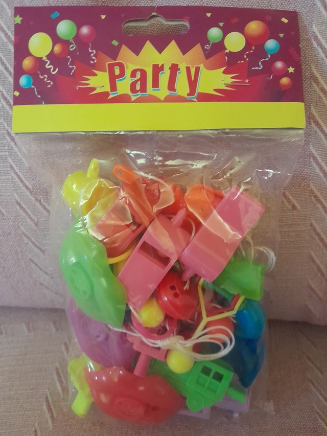 Bolsa para fiesta, silbatos