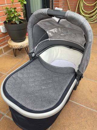Silla de paseo/cuco Uppa Baby Vista color gris.