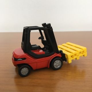 Carrello elevatore Siku con pallet