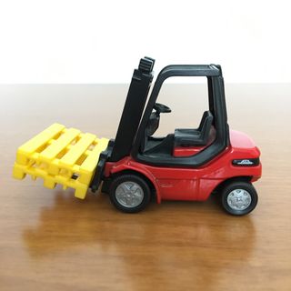 Carrello elevatore Siku con pallet
