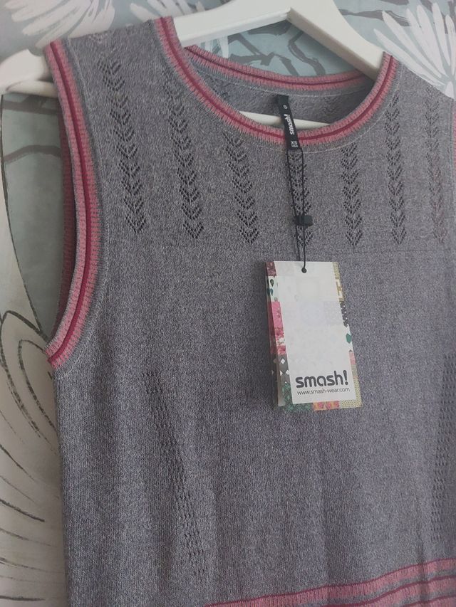 Vestido con etiquetas marca Smash. X