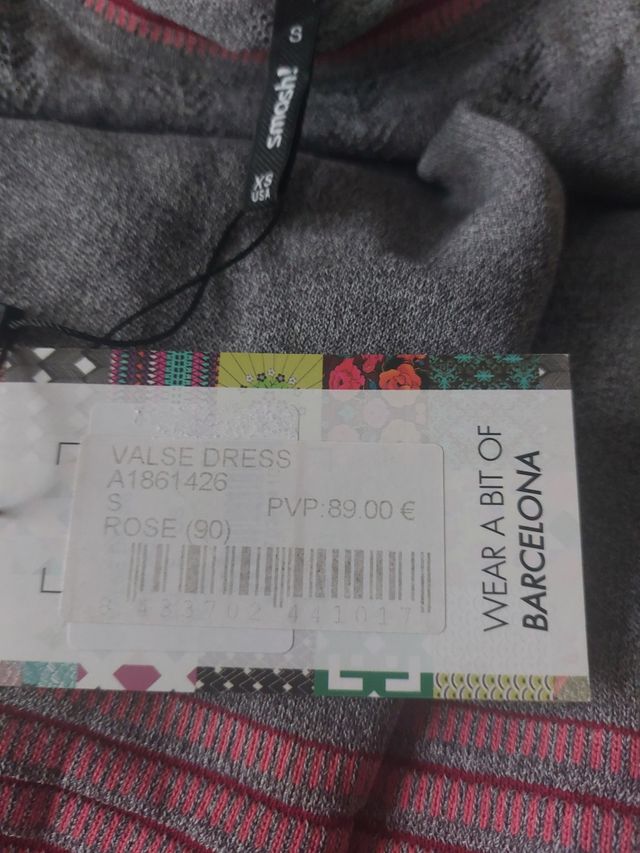 Vestido con etiquetas marca Smash. X