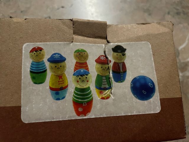 Juego de bolos de madera