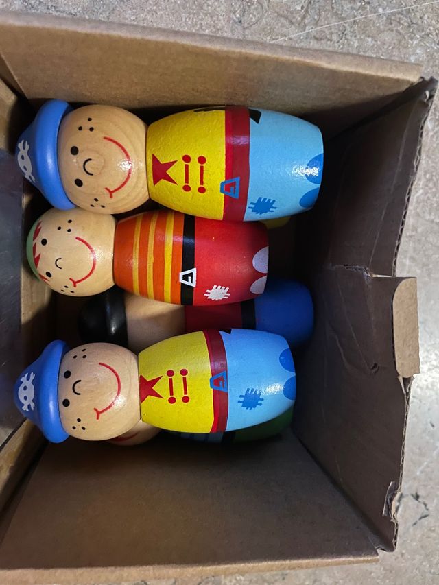 Juego de bolos de madera