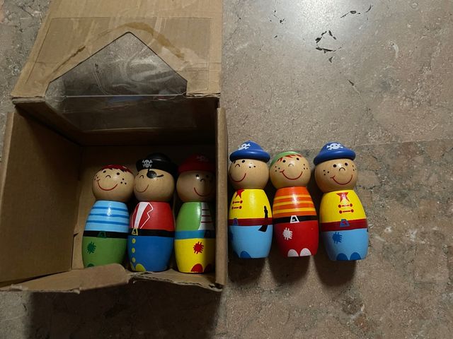 Juego de bolos de madera