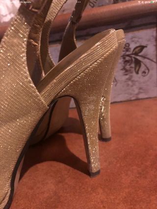 Tacones dorados talla 37