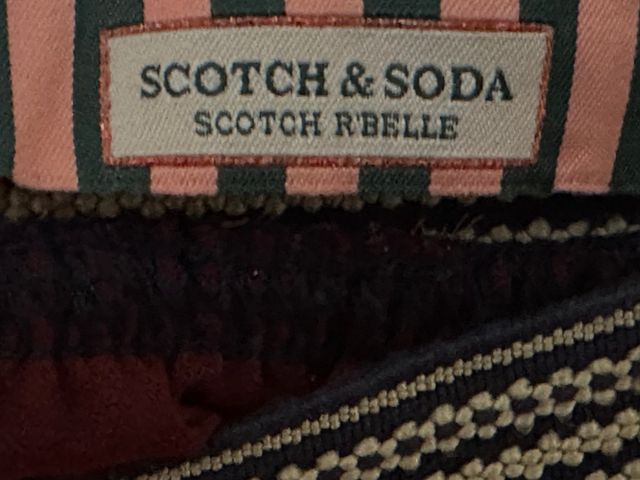 Falda en rosa y burdeos de Scotch and Soda