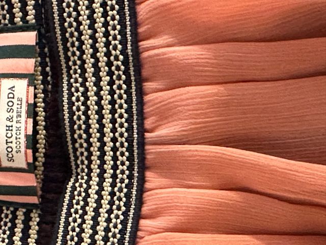 Falda en rosa y burdeos de Scotch and Soda