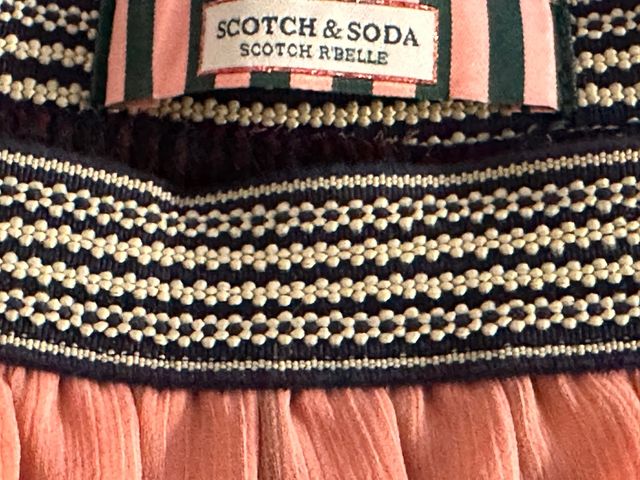 Falda en rosa y burdeos de Scotch and Soda