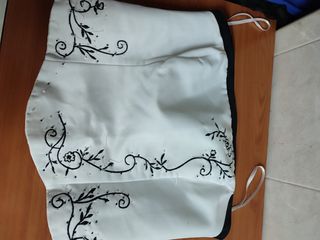 Faldas raso negras con corpiños