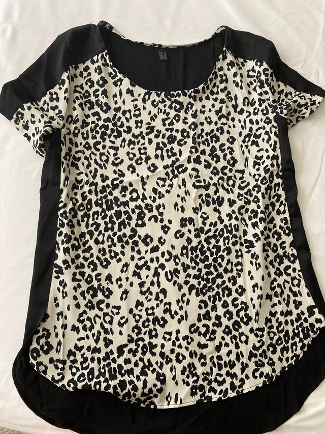 Top blanco y negro talla S con estampado leopardo