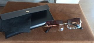Gafas de sol shein + toallita + funda 