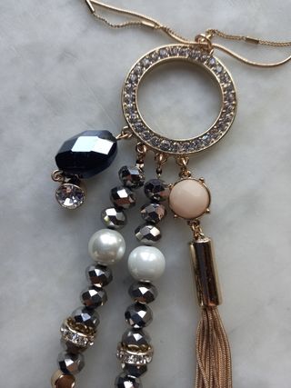 Collana lunga con ciondolo