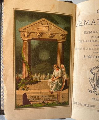 Antiguo libro religioso