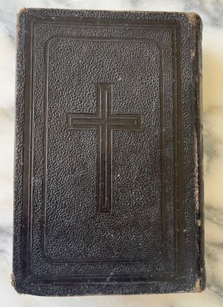 Antiguo libro religioso
