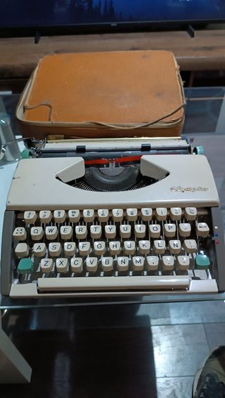 Maquina de escribir olympia