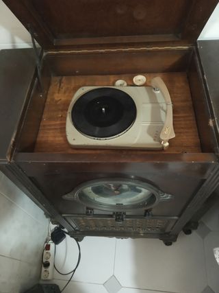 Mueble tocadiscos Antiguo con Radio (Murcia)