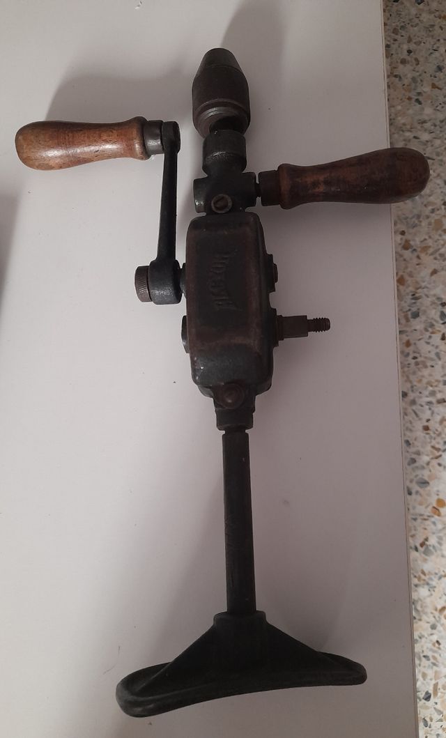 TALADRO ANTIGUO MANUAL.