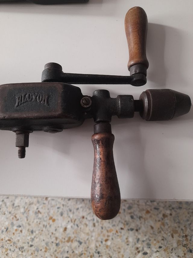 TALADRO ANTIGUO MANUAL.