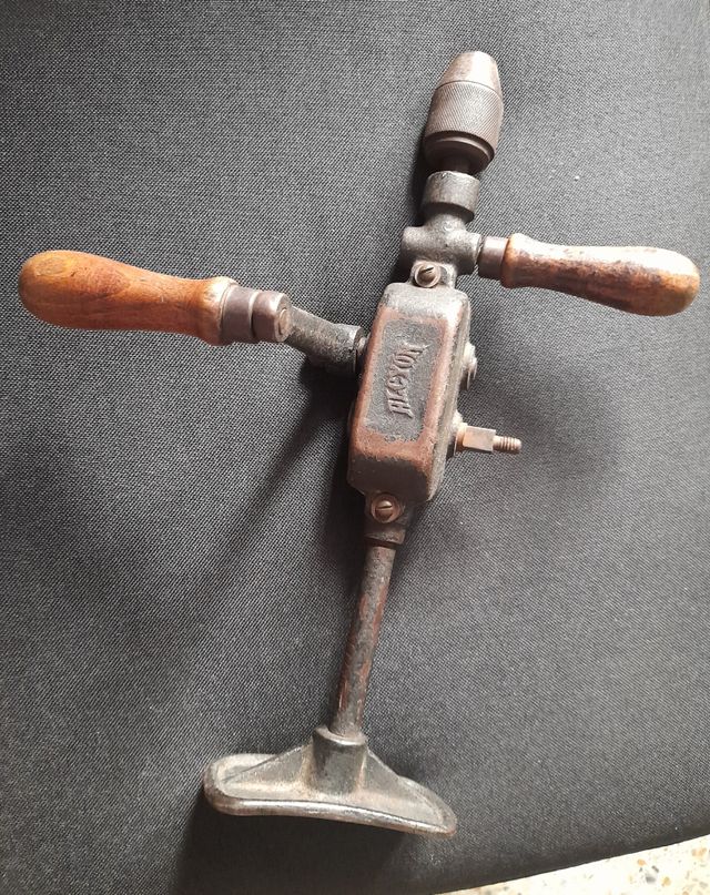 TALADRO ANTIGUO MANUAL.