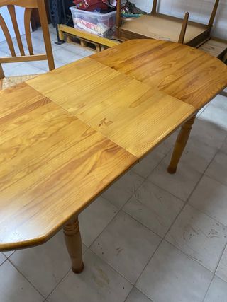 Mesa extensible y 4 sillas