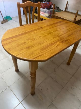 Mesa extensible y 4 sillas