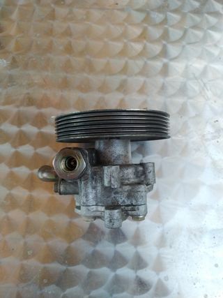 Bomba dirección asistida Ford fiesta 200
