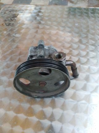Bomba dirección asistida Ford fiesta 200