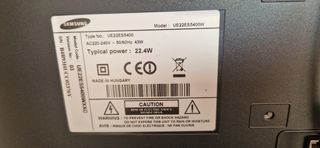 TV Samsung con mando. Necesita adaptador wifi.