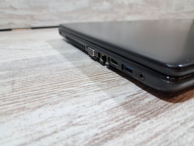 Portátil Acer Aspire E5-571G i3 4005U 8GB 240SSD