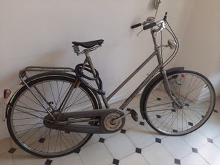 Bicicleta antigua parisina