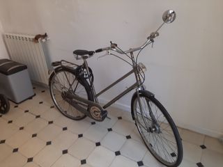 Bicicleta antigua parisina