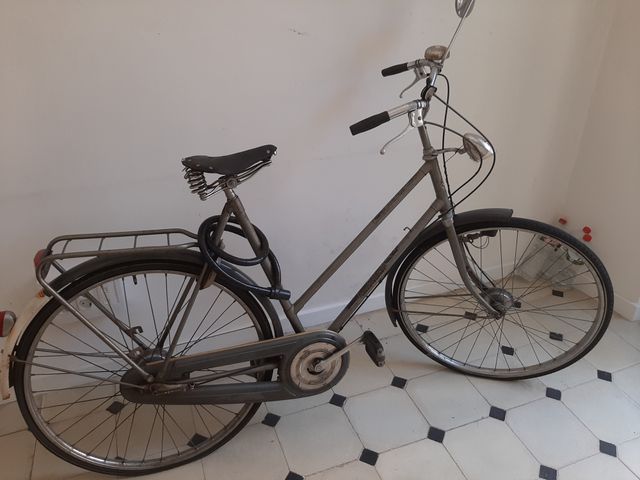 Bicicleta antigua parisina