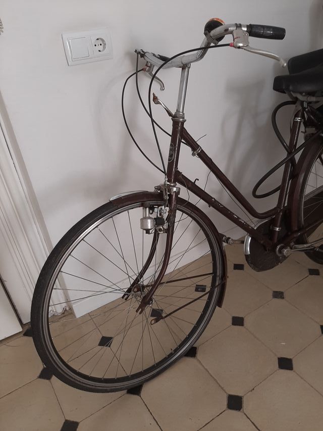 Bicicleta antigua parisina