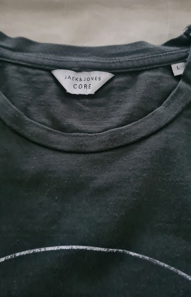 Camiseta verde oscura J&J